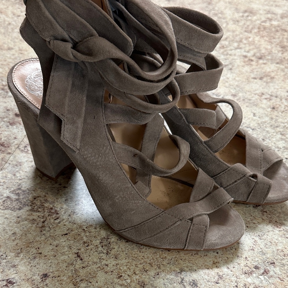 Vince Camuto Taupe Suede Tannen peeptoe block Heels size 8 1/2